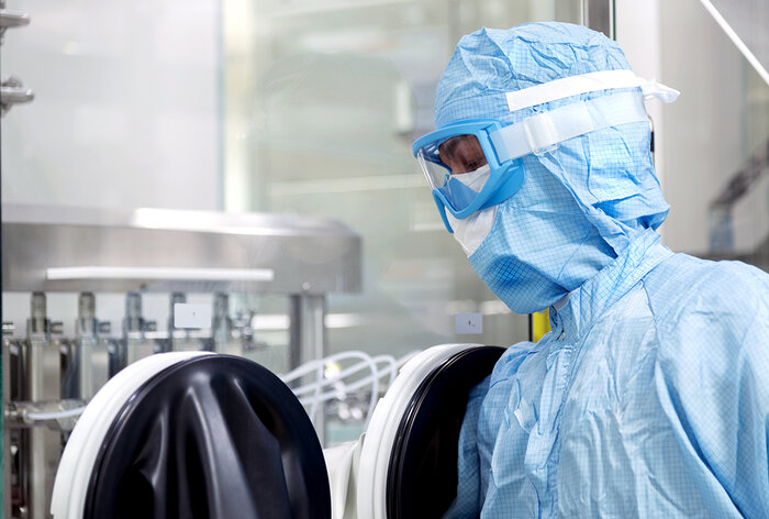 Operator in pharmazeutischem Reinraum